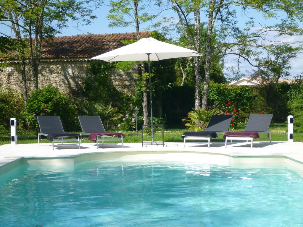 Domaine Du Papillon Acomodação com café da manhã Lesparre-Médoc Exterior foto