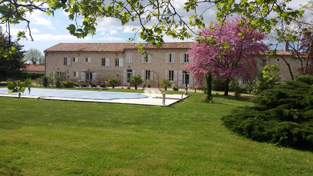 Domaine Du Papillon Acomodação com café da manhã Lesparre-Médoc Exterior foto